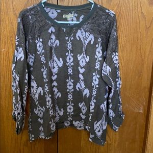 Light weight sweater